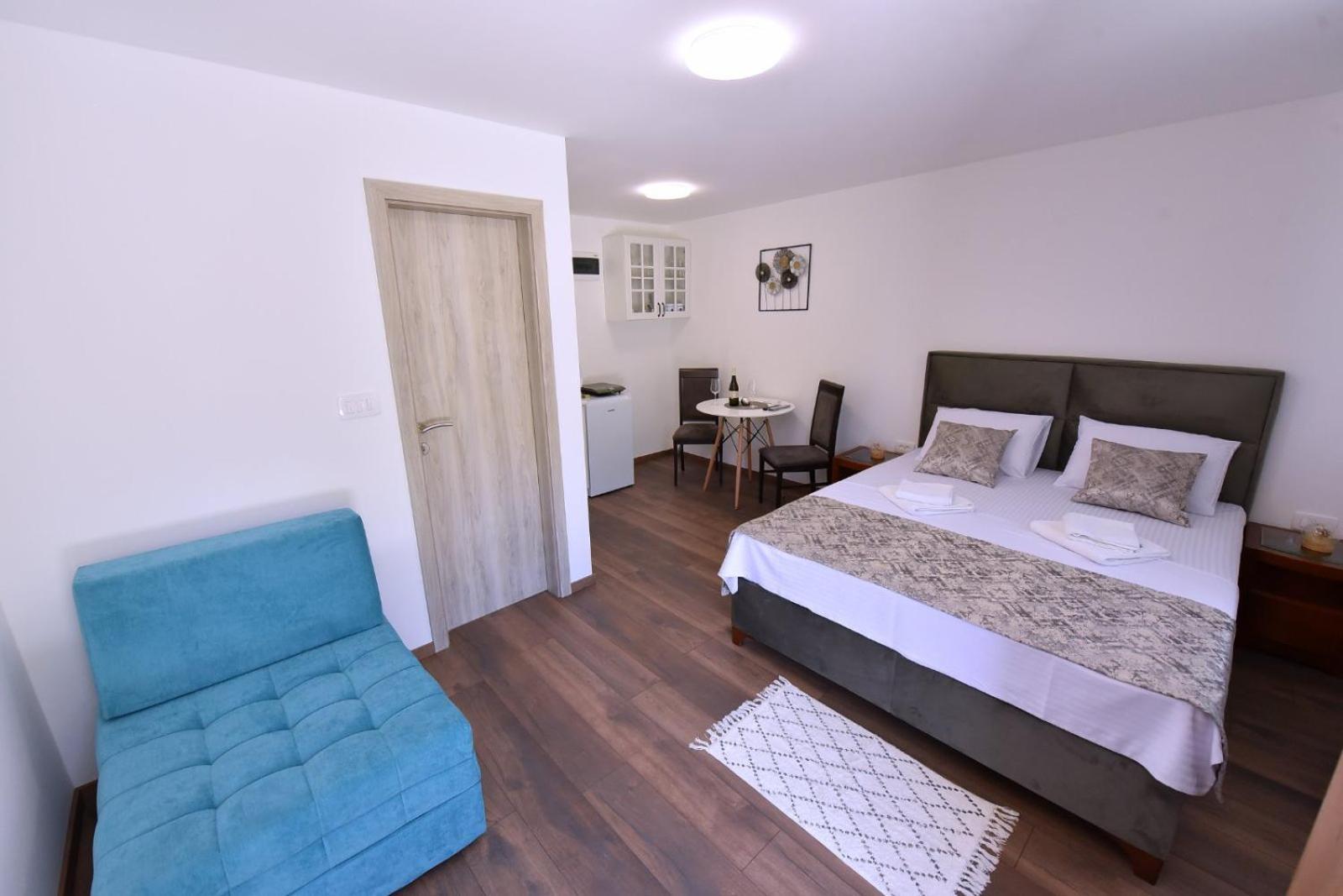 Airport Apartments Tri Hrasta 포드고리차 외부 사진