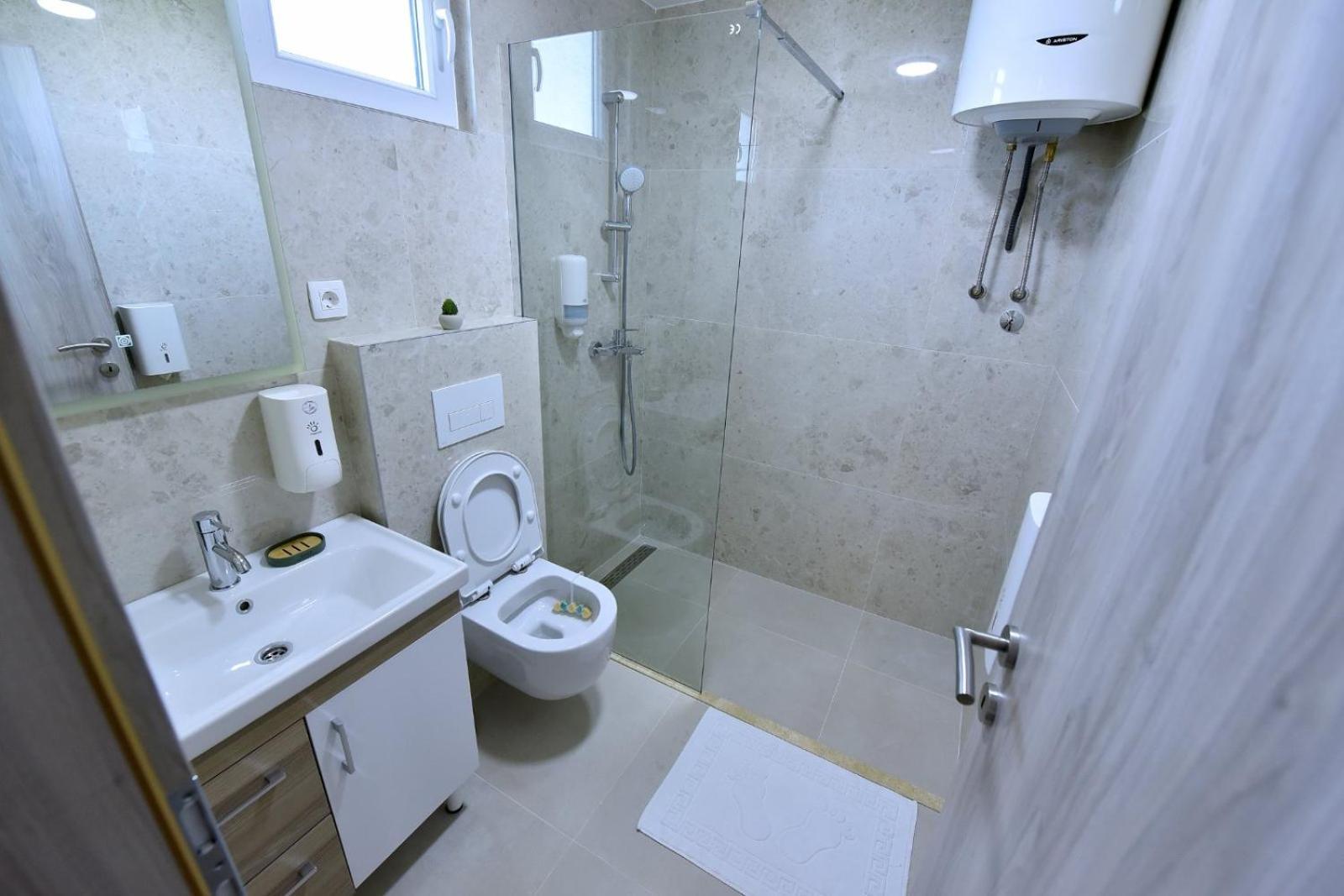 Airport Apartments Tri Hrasta 포드고리차 외부 사진