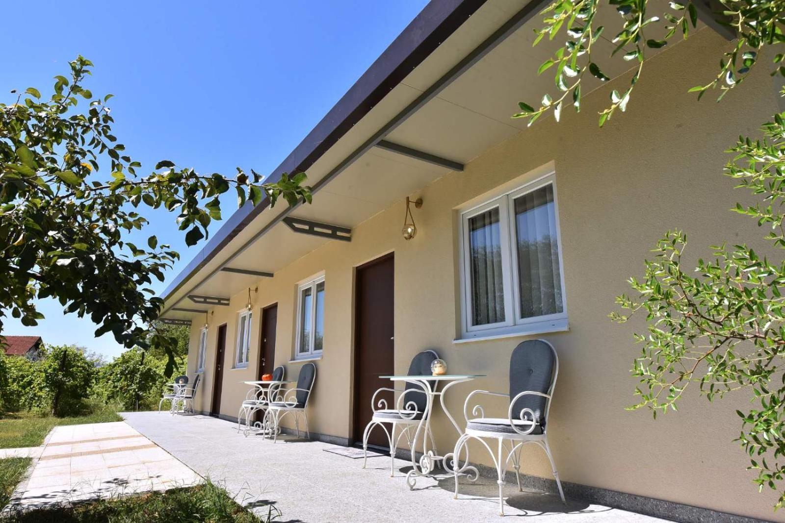 Airport Apartments Tri Hrasta 포드고리차 외부 사진